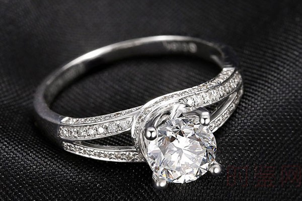 四爪求婚钻石戒指