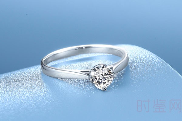 女士的二手钻石戒指能卖多少钱